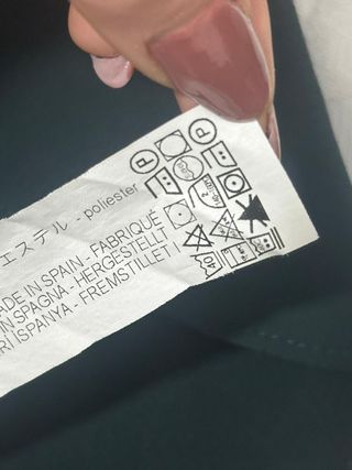 Blusa Zara verde con taglio asimmetrico tg M