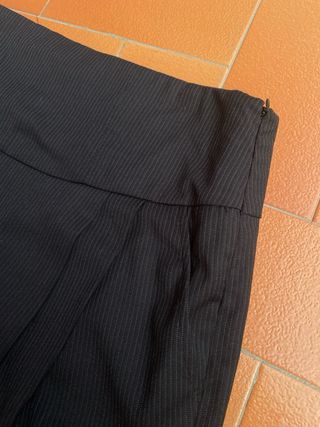 Gonna Zara nera a righe