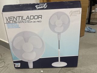 Ventilador de pie blanco