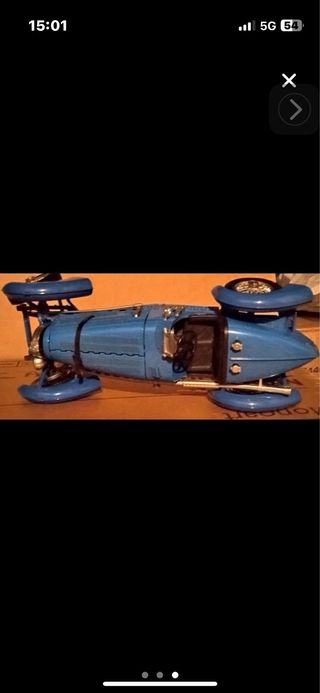 Coche de colección azul
