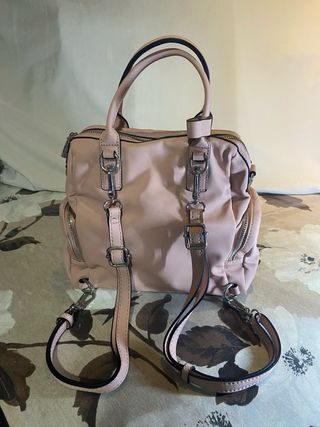 Bolso de hombro rosa y plateado