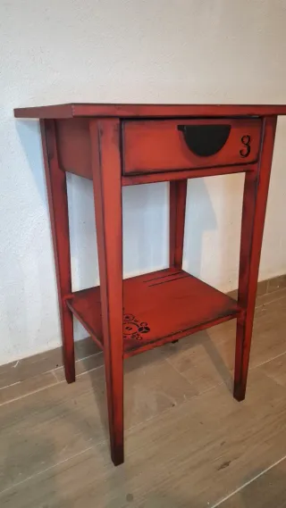 Mesita Auxiliar Estilo Industrial Roja