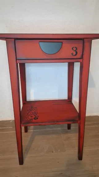 Mesita Auxiliar Estilo Industrial Roja