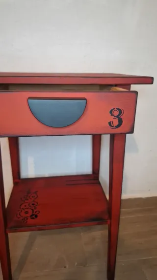 Mesita Auxiliar Estilo Industrial Roja