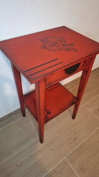 Mesita Auxiliar Estilo Industrial Roja