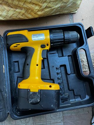 Taladro Inalámbrico 18V con Cargador