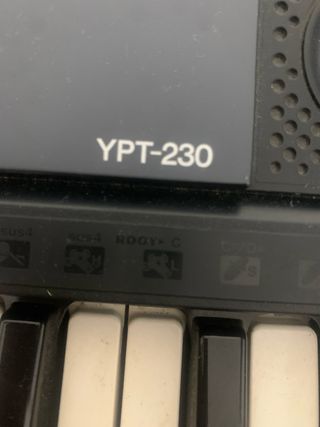 Piano Órgano Yamaha con Soporte