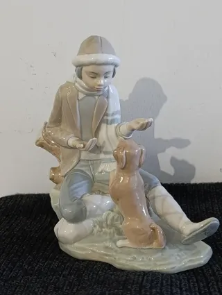 Figura Nao-Lladró: Niño con perro