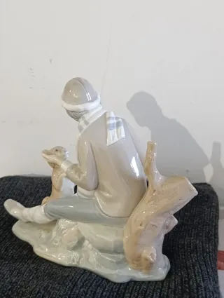 Figura Nao-Lladró: Niño con perro