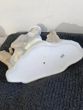 Figura Nao-Lladró: Niño con perro