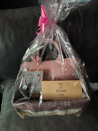 Cesta de regalo rosa