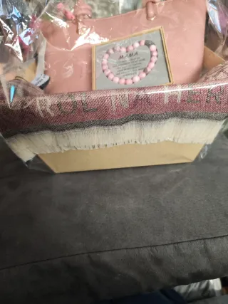 Cesta de regalo rosa