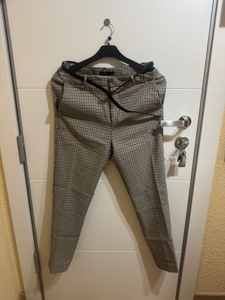 Pantalones de cuadros.