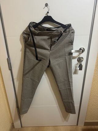 Pantalones de cuadros.