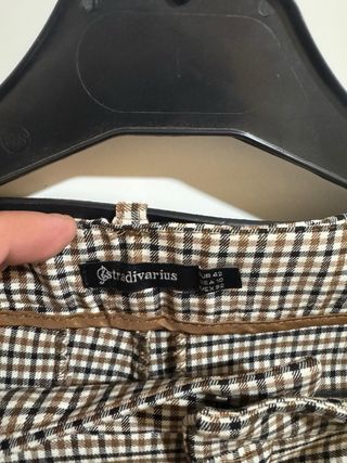 Pantalones de cuadros.