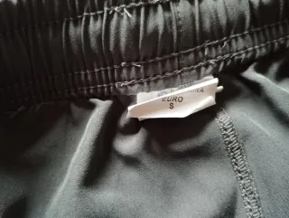 Pantalones cortos deportivos grises