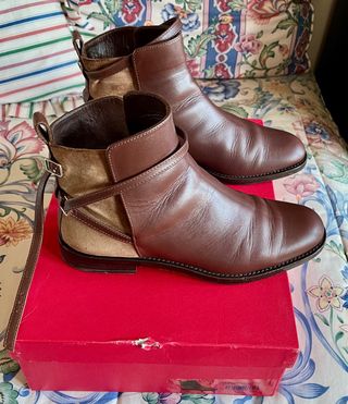 Botas Carolina Herrera Piel Marrón y Beige