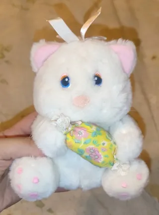 Peluche gattino bianco con caramella