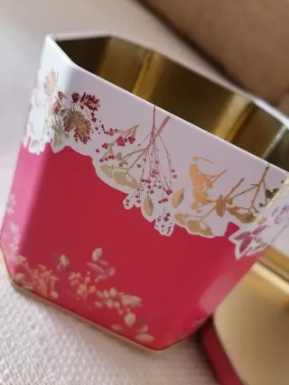 Caja metálica Yves Rocher