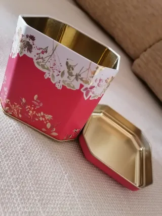 Caja metálica Yves Rocher