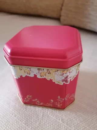 Caja metálica Yves Rocher
