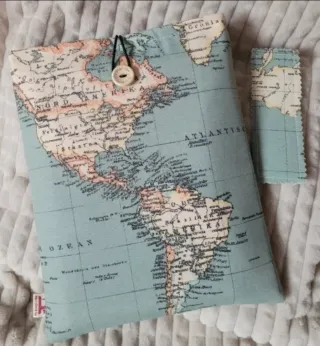 Funda libros y marcapáginas mapa