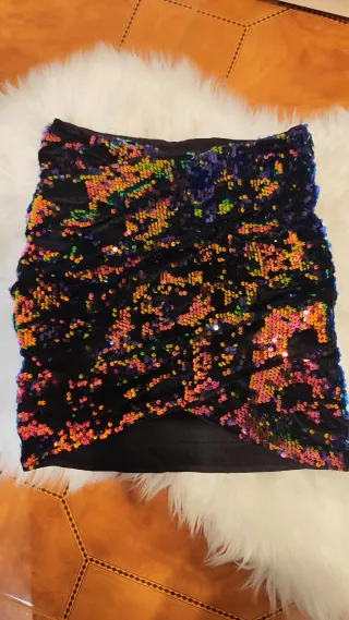 Falda corta lentejuelas multicolor