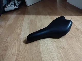 Sillín de bicicleta negro