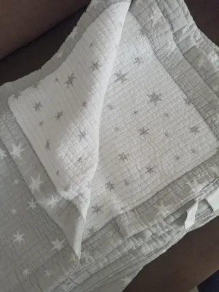 Colcha infantil Zara Home estrellas para cama 90