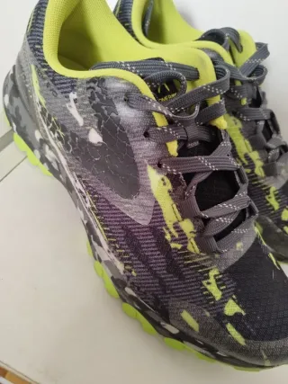 Zapatillas deportivas BODYMAPPING negras y verdes