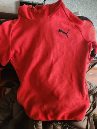 Sudadera roja con capucha