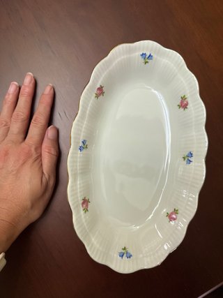 Fuentes de porcelana con diseño floral