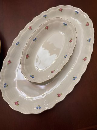 Fuentes de porcelana con diseño floral