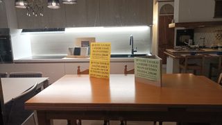 Tavolo + 4 Sedie Legno e Tessuto