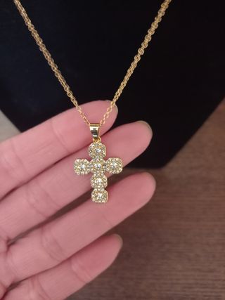Collana con ciondolo a croce
