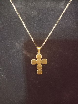 Collana con ciondolo a croce