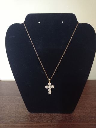Collana con ciondolo a croce