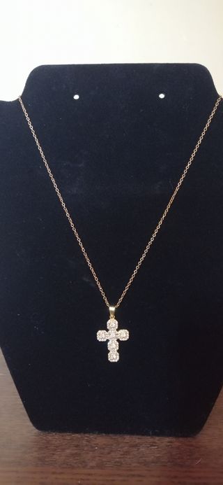 Collana con ciondolo a croce
