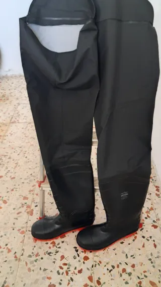 Botas de vadeo seguridad negras y rojas