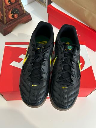 Nike Gato Talla 43 Negro Verde