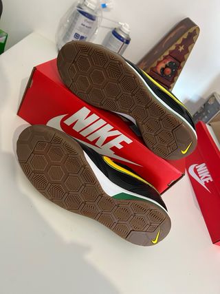 Nike Gato Talla 43 Negro Verde