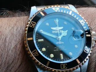 Reloj Invicta Automático Negro/Dorado