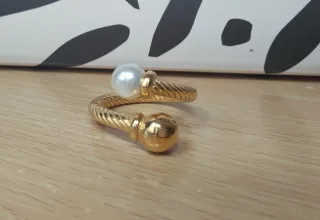 Anillo Dorado con Perla