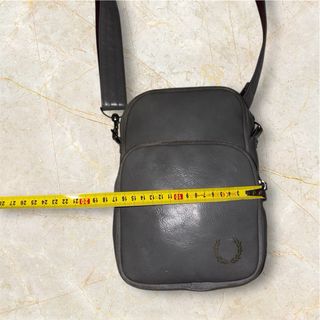 Bolso bandolera Fred Perry gris