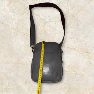 Bolso bandolera Fred Perry gris