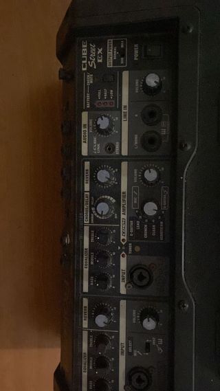 Amplificador Roland Cube Portátil a Pilas