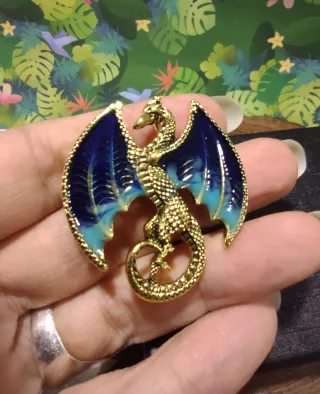 Broche o colgante de dragón