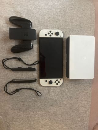 Nintendo Switch OLED Bianca e Nera