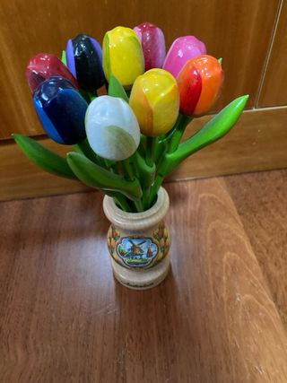 Tulipanes de madera decorativos