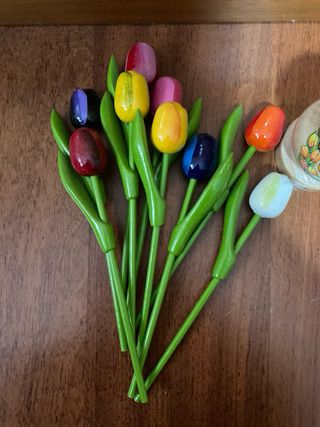 Tulipanes de madera decorativos